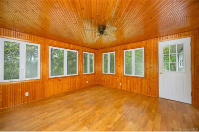 24 Johns Boulevard, Poughkeepsie, NY 12603 - Photo 18