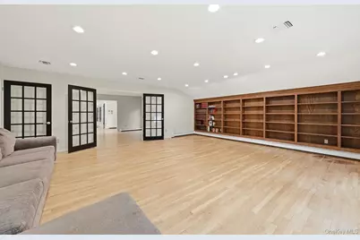 31 Sherwood Gate, Oyster Bay, NY 11771 - Photo 10