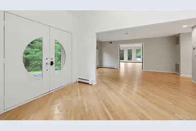 31 Sherwood Gate, Oyster Bay, NY 11771 - Photo 4