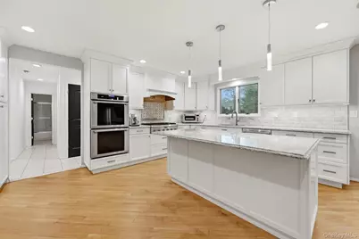 31 Sherwood Gate, Oyster Bay, NY 11771 - Photo 16