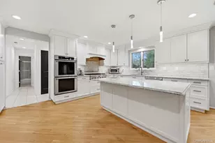 31 Sherwood Gate, Oyster Bay, NY 11771 - Photo 16