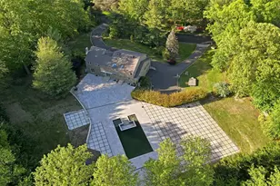 31 Sherwood Gate, Oyster Bay, NY 11771 - Photo 2