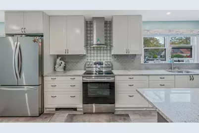 535 Kime Avenue, West Islip, NY 11795 - Photo 4