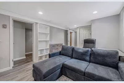 535 Kime Avenue, West Islip, NY 11795 - Photo 16