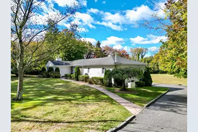 24 Hemlock Drive, Great Neck, NY 11024 - Photo 2