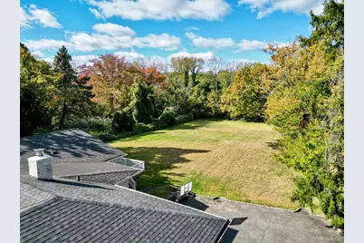 24 Hemlock Drive, Great Neck, NY 11024 - Photo 12