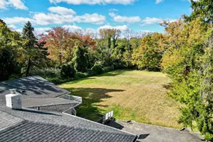 24 Hemlock Dr, Great Neck, NY 11024 - Photo 12