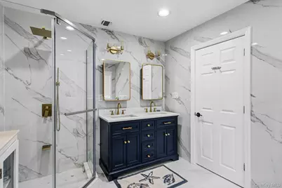 18 Sherwood Lane, Roslyn Heights, NY 11577 - Photo 18