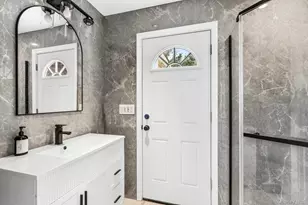18 Sherwood Ln, Roslyn Heights, NY 11577 - Photo 30