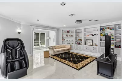 18 Sherwood Lane, Roslyn Heights, NY 11577 - Photo 6