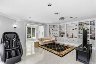18 Sherwood Ln, Roslyn Heights, NY 11577 - Photo 6