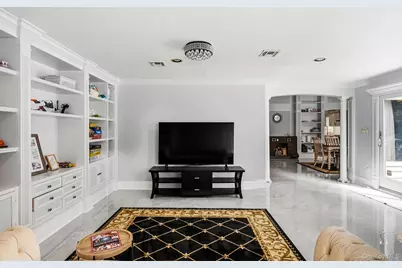 18 Sherwood Lane, Roslyn Heights, NY 11577 - Photo 8