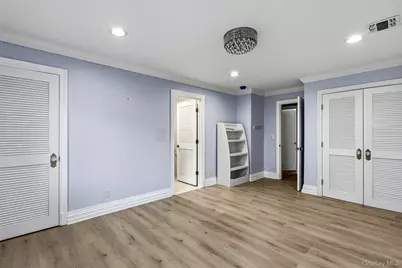 18 Sherwood Lane, Roslyn Heights, NY 11577 - Photo 22