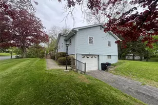 34 Birchwood Dr, New Windsor, NY 12553 - Photo 2