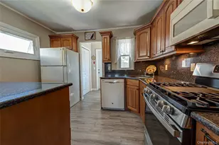 43 Spruce Pl, Lindenhurst, NY 11757 - Photo 8