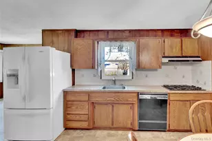 211 Lynbrook St, Islip Terrace, NY 11752 - Photo 14