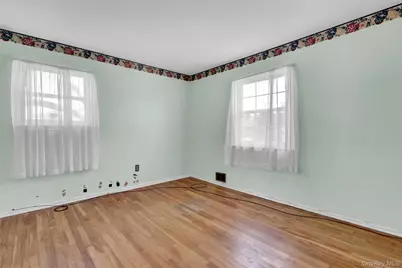 211 Lynbrook Street, Islip Terrace, NY 11752 - Photo 24