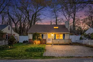 92 Wauwepex Trail, Ridge, NY 11961 - Photo 2