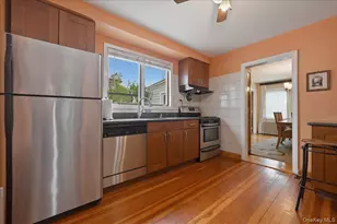 53 Edgeworth St, Valley Stream, NY 11581 - Photo 10
