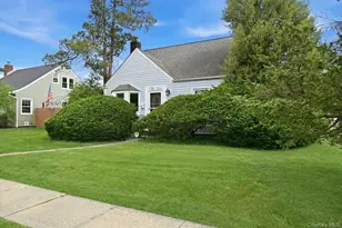 53 Edgeworth St, Valley Stream, NY 11581 - Photo 2