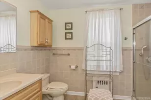 38 Wood St, Lynbrook, NY 11563 - Photo 4