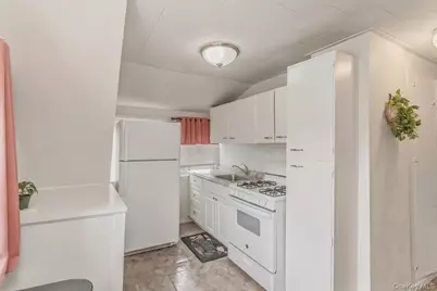38 Wood Street, Lynbrook, NY 11563 - Photo 10