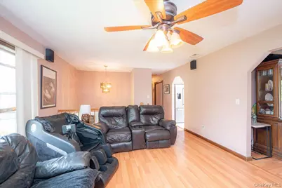 219 Kensington Avenue, Bayport, NY 11705 - Photo 4