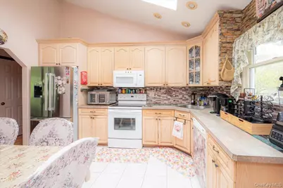 219 Kensington Avenue, Bayport, NY 11705 - Photo 12