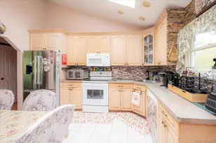 219 Kensington Ave, Bayport, NY 11705 - Photo 12