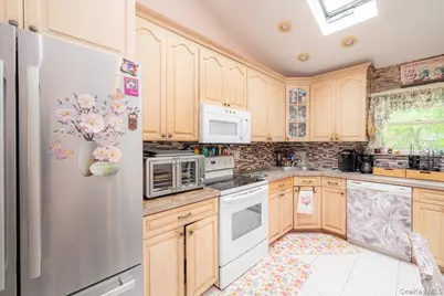 219 Kensington Avenue, Bayport, NY 11705 - Photo 10