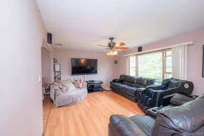 219 Kensington Avenue, Bayport, NY 11705 - Photo 6
