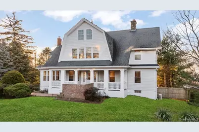68 A Carlton Avenue, Port Washington, NY 11050 - Photo 2