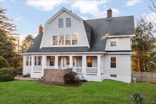 68 A Carlton Ave, Port Washington, NY 11050 - Photo 2