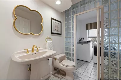 68 A Carlton Avenue, Port Washington, NY 11050 - Photo 16