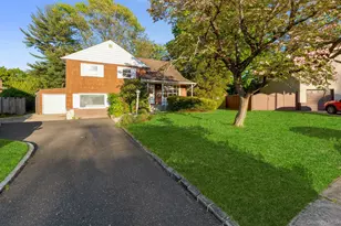 23 Library Ln, Plainview, NY 11803 - Photo 2