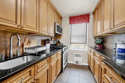 300 N Broadway #6L, Yonkers, NY 10701 - Photo 1