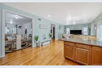 72 Rushmore Street, South Huntington, NY 11746 - Photo 16