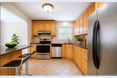 21 Gary  Road, Syosset, NY 11791 - Photo 2