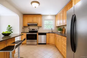 21 Gary Rd, Syosset, NY 11791 - Photo 2