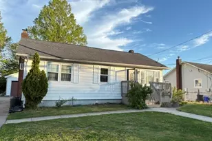 811 9th St, West Babylon, NY 11704 - Photo 2