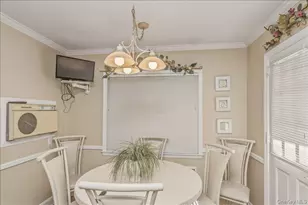 36 Roosevelt Pl, Rockville Centre, NY 11570 - Photo 8