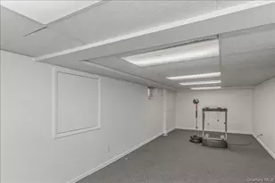 36 Roosevelt Pl, Rockville Centre, NY 11570 - Photo 14