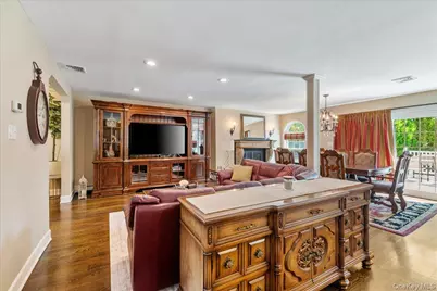 157 Manor Street, Plainview, NY 11803 - Photo 8