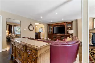 157 Manor St, Plainview, NY 11803 - Photo 12