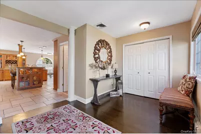 157 Manor Street, Plainview, NY 11803 - Photo 4