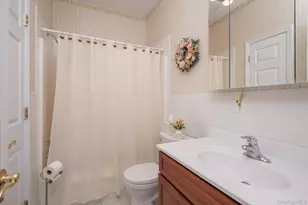 12 Sarah Ct, Amityville, NY 11701 - Photo 10