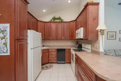 12 Sarah Court, Amityville, NY 11701 - Photo 8