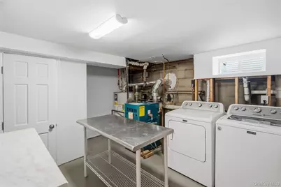 319 N Fulton Avenue, Lindenhurst, NY 11757 - Photo 10