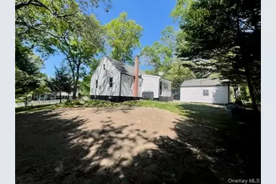 100 Maple Lane, Medford, NY 11763 - Photo 4