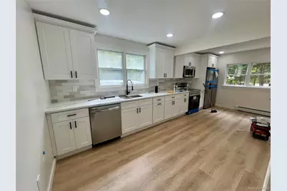 100 Maple Lane, Medford, NY 11763 - Photo 14